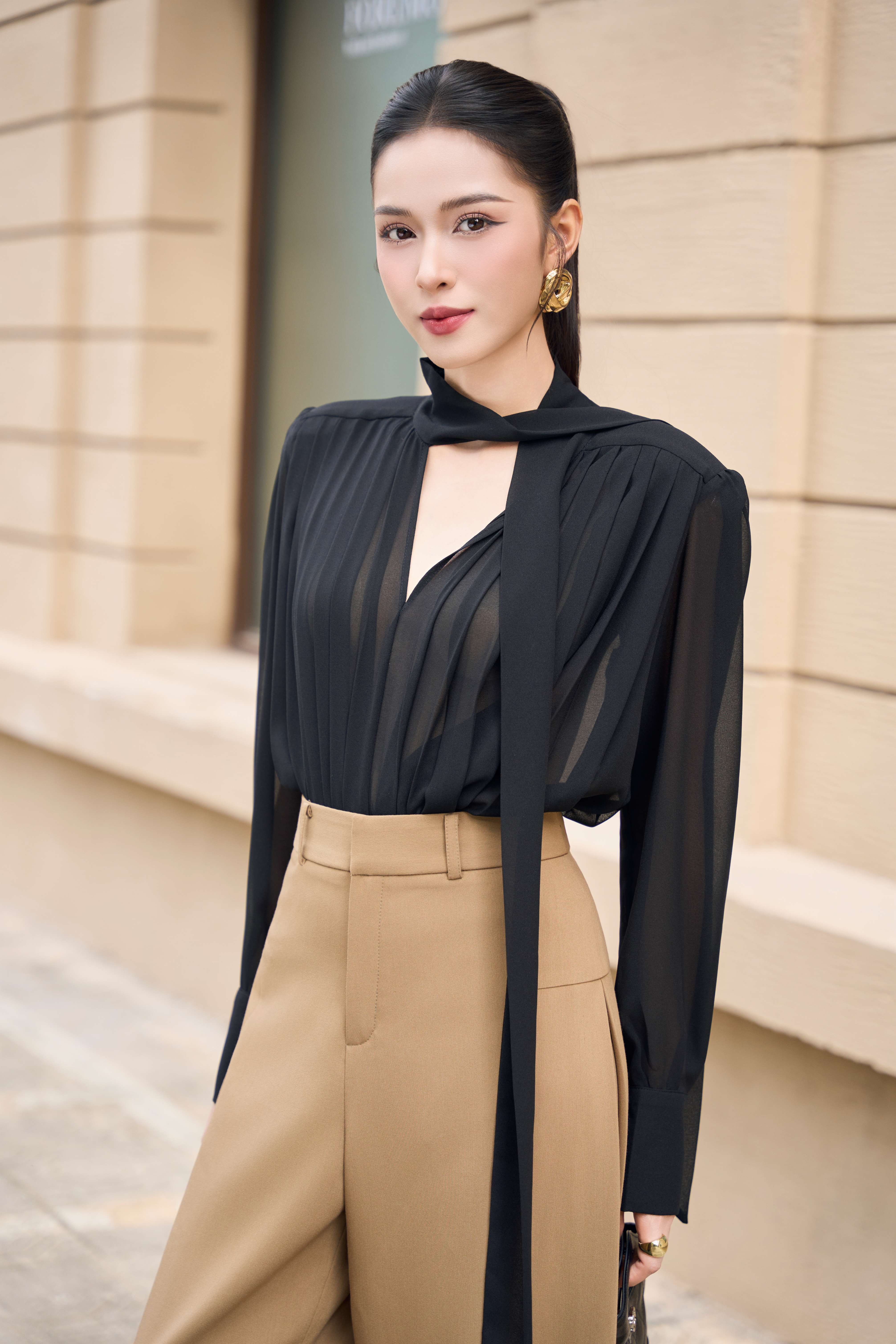 ÁO SƠ MI XẾP LY CỔ VẠT