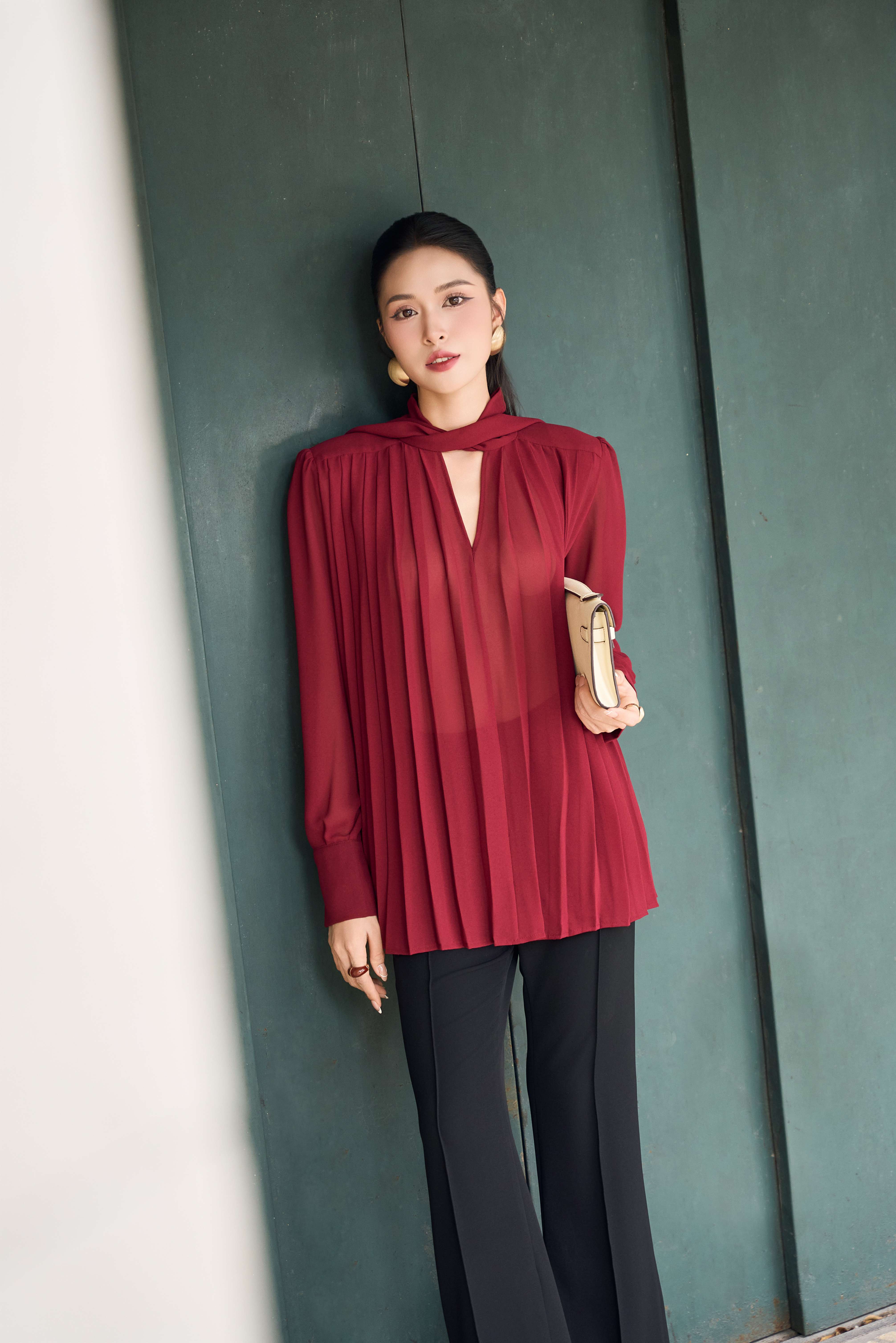 ÁO SƠ MI XẾP LY CỔ VẠT