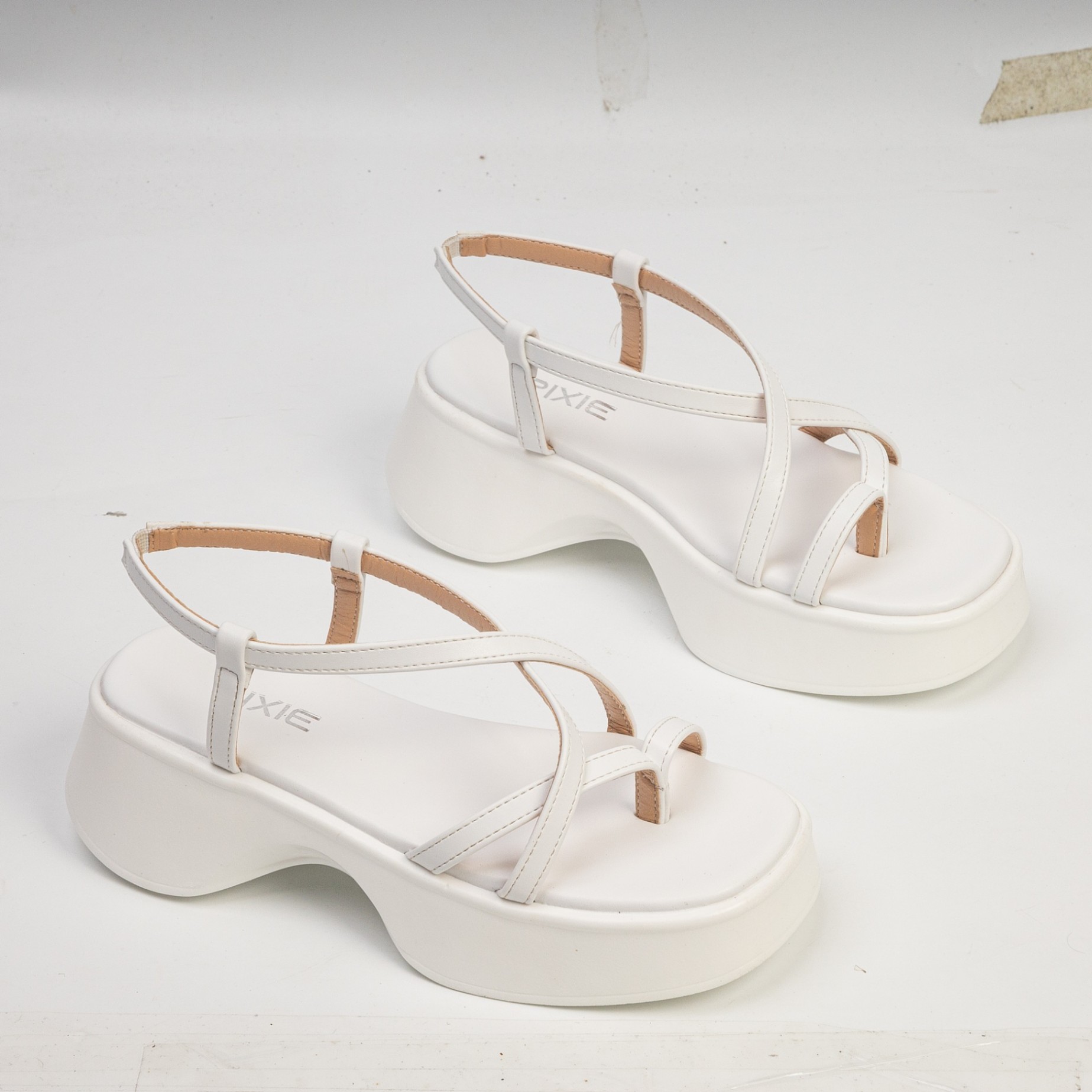 Giày Sandal Đế Xuồng 5cm Xỏ Ngón Hậu Thun E151