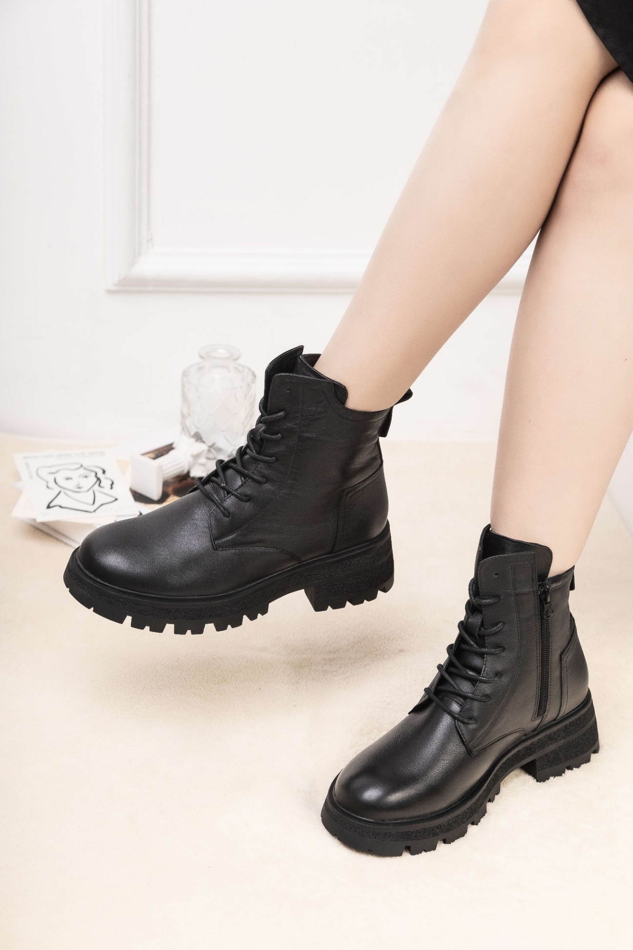 Boot Cao Gót 5cm Da Thật Mũi Tròn Cột Dây H238