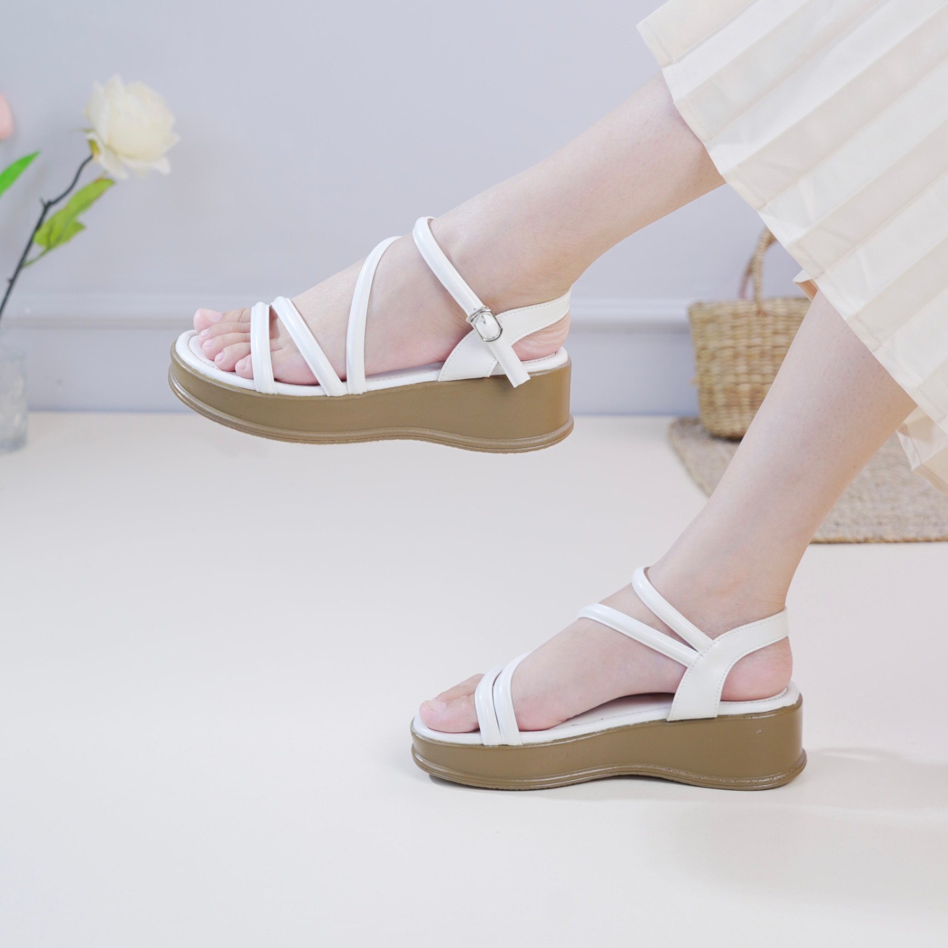 Giày Sandal Đế Xuồng 5cm Quai Mảnh H307 - Pixie