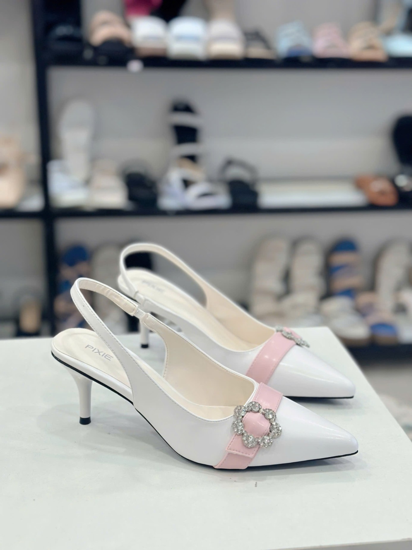 Giày Cao Gót Slingback 6cm Mũi Nhọn Phối Khoá Đá H347