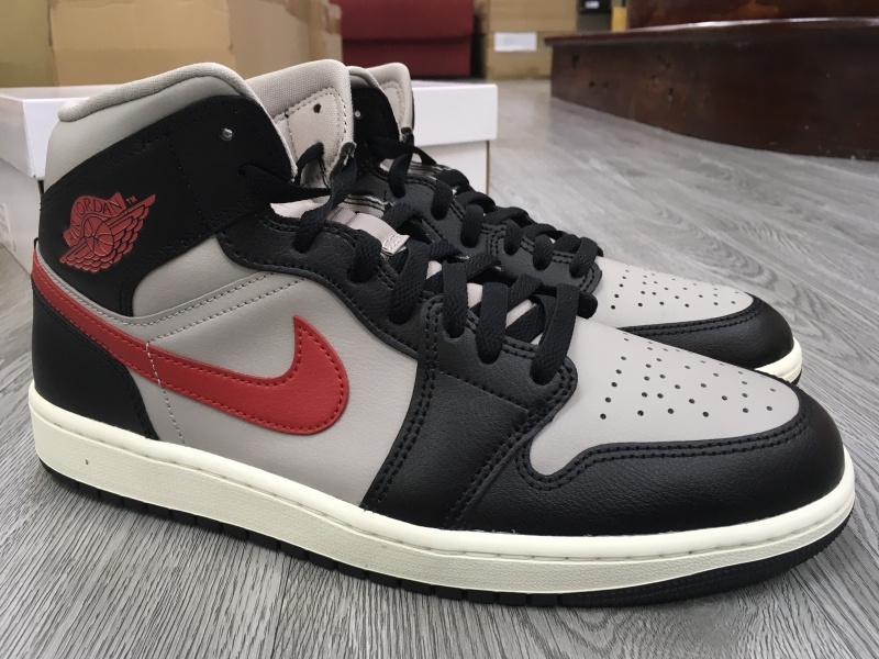 Giày thể thao chính hãng Nike Air Jordan 1 Mid 'Black College Grey' (WMNS) BQ6472-060/ Michael Jordan