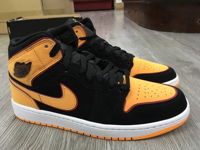 Giày thể thao chính hãng Nike Air Jordan 1 Mid 'Fat Tongue Black Orange' FJ4923-008/ Michael Jordan