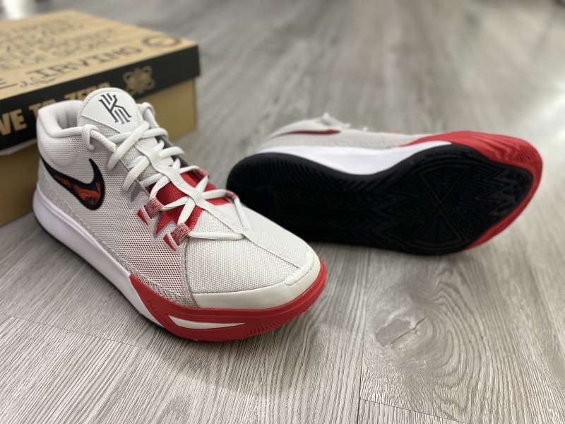 Kyrie shop flytrap giá