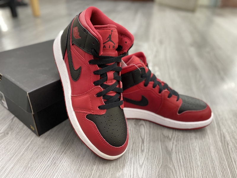 Giày bóng rổ chính hãng Air Jordan 1