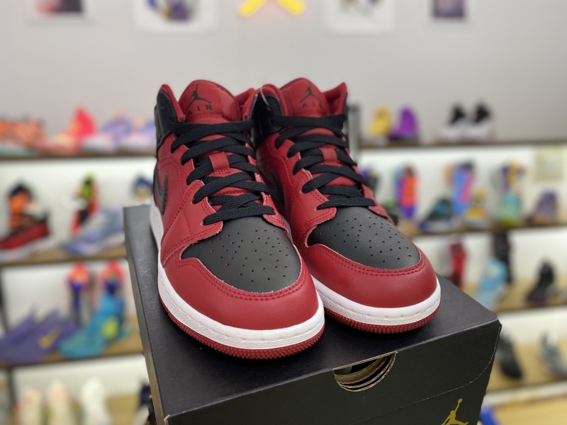 Giày bóng rổ chính hãng Air Jordan 1