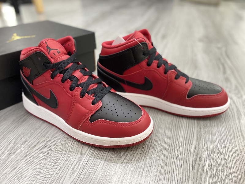 Giày bóng rổ chính hãng Air Jordan 1