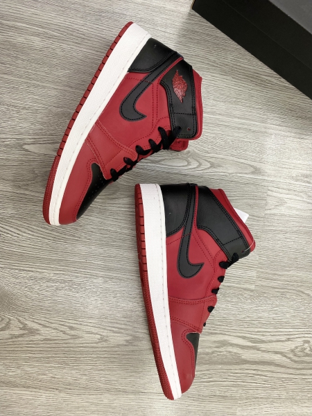 Giày bóng rổ chính hãng Air Jordan 1