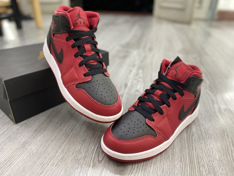 Giày bóng rổ chính hãng Air Jordan 1