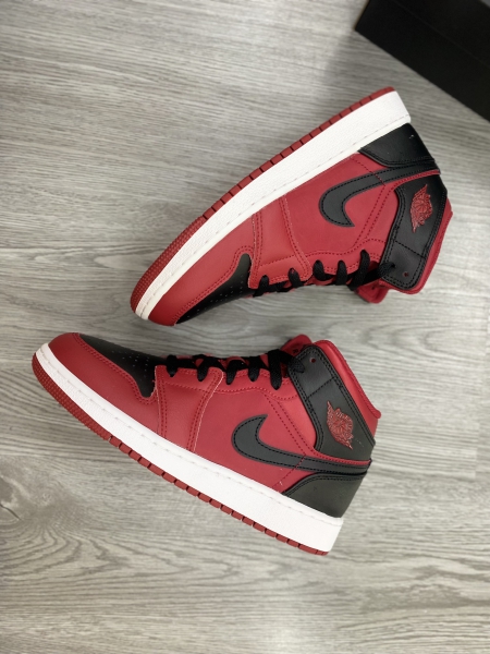 Giày bóng rổ chính hãng Air Jordan 1