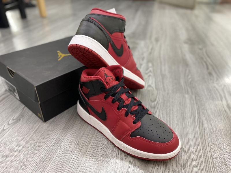 Giày bóng rổ chính hãng Air Jordan 1