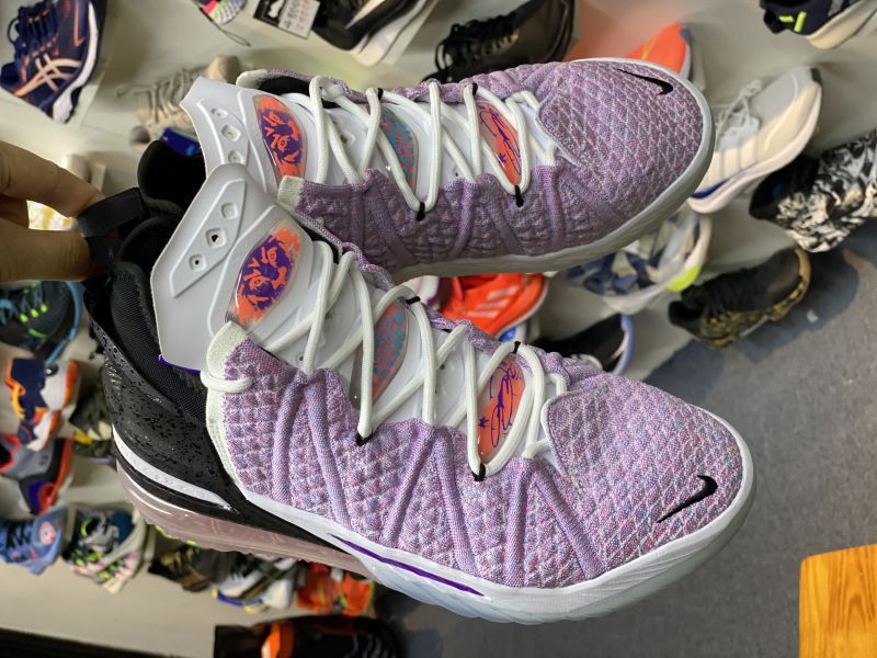 Giày bóng rổ chính hãng Nike LeBron 18