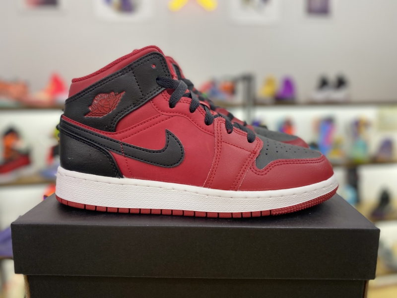 Giày bóng rổ chính hãng Air Jordan 1