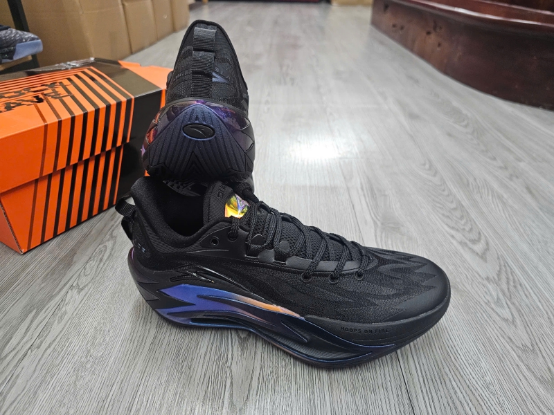 Giay-bong-ro-chinh-hang-Anta-Shock-Wave-7-Dark-Matter-112531126-3-Kyrie-Irving-6.jpg?v=1773405684