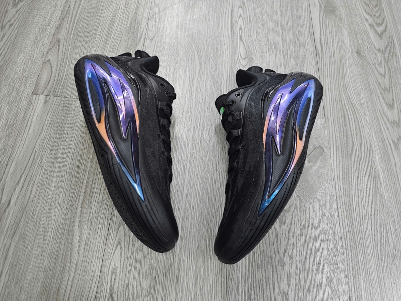 Giay-bong-ro-chinh-hang-Anta-Shock-Wave-7-Dark-Matter-112531126-3-Kyrie-Irving-8.jpg?v=1773405693