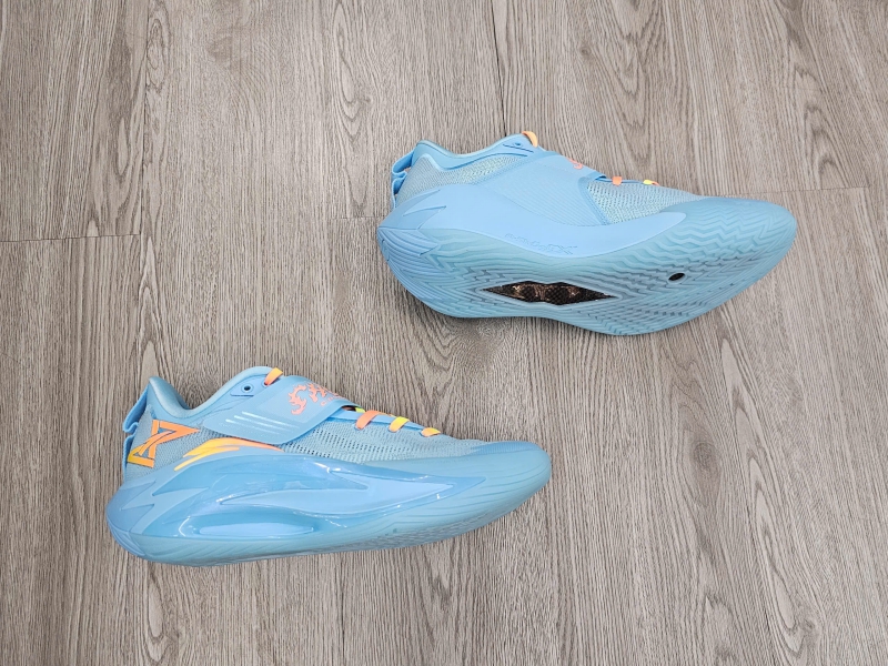 Giay-bong-ro-chinh-hang-Anta-Shock-Wave-7-PRO-Blue-112621111-2-Kyrie-Irving-7.jpg?v=1781776530