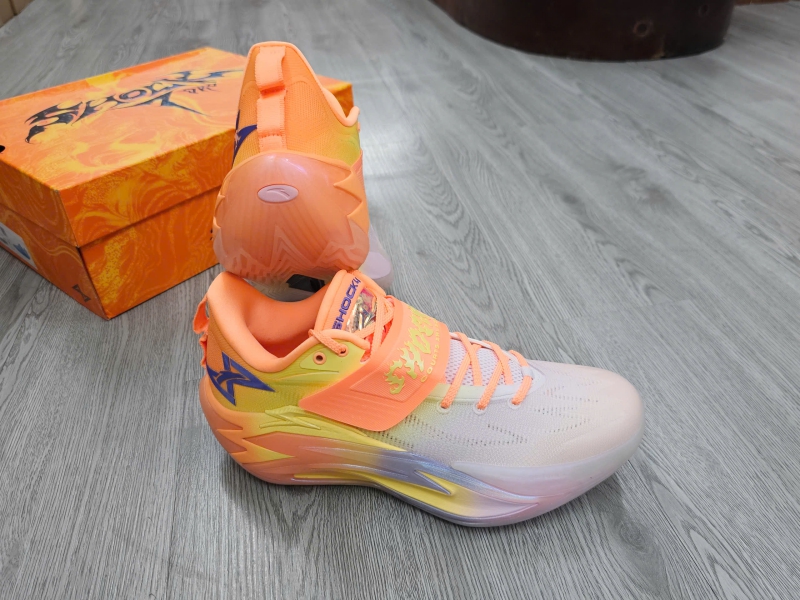 Giay-bong-ro-chinh-hang-Anta-Shock-Wave-7-PRO-Gold-112611111S-4-Kyrie-Irving-6.jpg?v=1781777473
