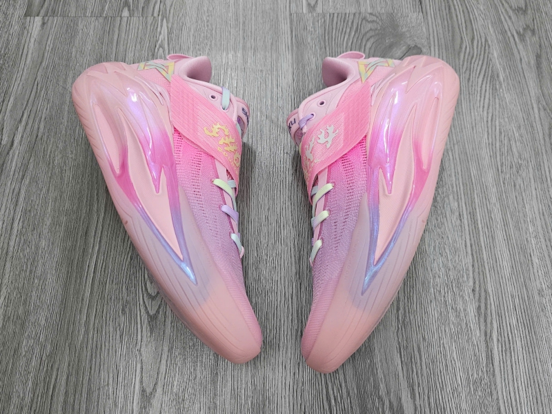 Giay-bong-ro-chinh-hang-Anta-Shock-Wave-7-PRO-Pink-112621111-4-Kyrie-Irving-8.jpg?v=1781777738