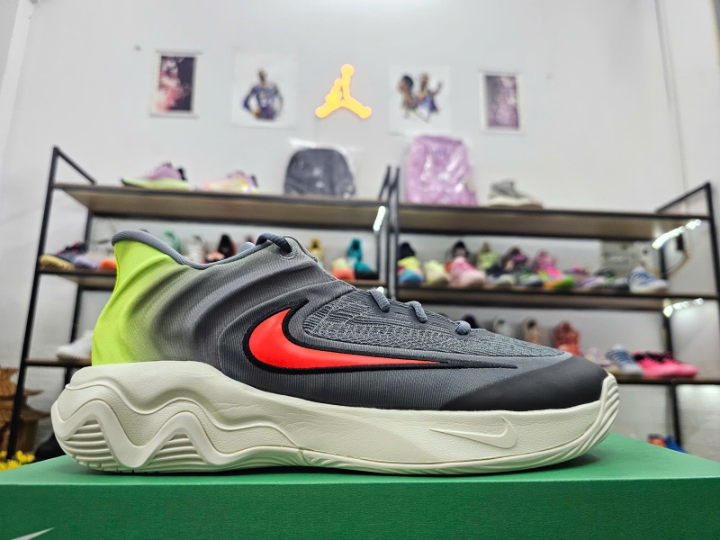 Giay-bong-ro-chinh-hang-Nike-Giannis-Immortality-4-Cool-Grey-Volt-Total-Crimson-FQ3680-011-Giannis-Antetokounmpo-10.jpg?v=1776492226