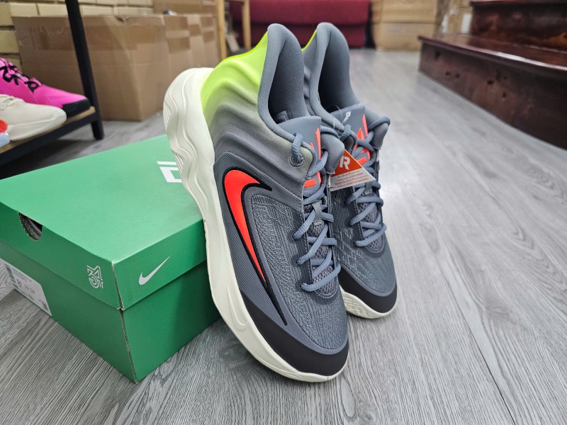 Giay-bong-ro-chinh-hang-Nike-Giannis-Immortality-4-Cool-Grey-Volt-Total-Crimson-FQ3680-011-Giannis-Antetokounmpo-5.jpg?v=1776492203