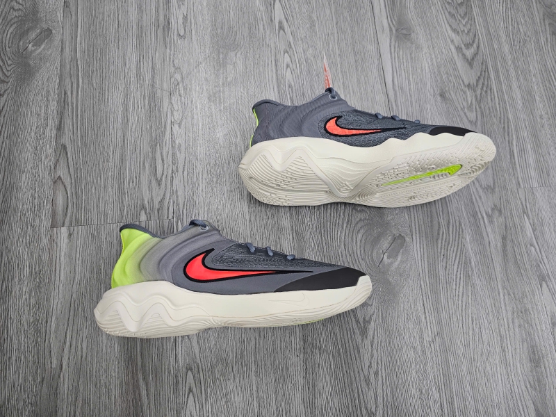 Giay-bong-ro-chinh-hang-Nike-Giannis-Immortality-4-Cool-Grey-Volt-Total-Crimson-FQ3680-011-Giannis-Antetokounmpo-8.jpg?v=1776492214