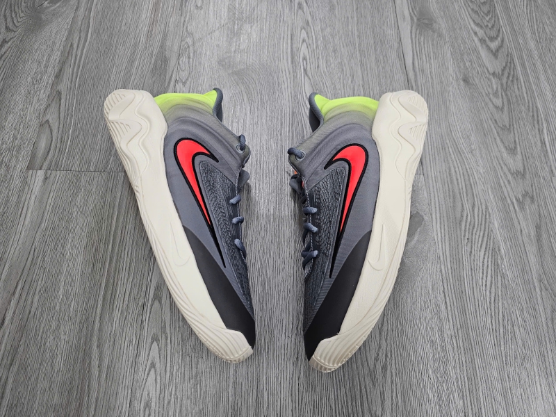Giay-bong-ro-chinh-hang-Nike-Giannis-Immortality-4-Cool-Grey-Volt-Total-Crimson-FQ3680-011-Giannis-Antetokounmpo-9.jpg?v=1776492219