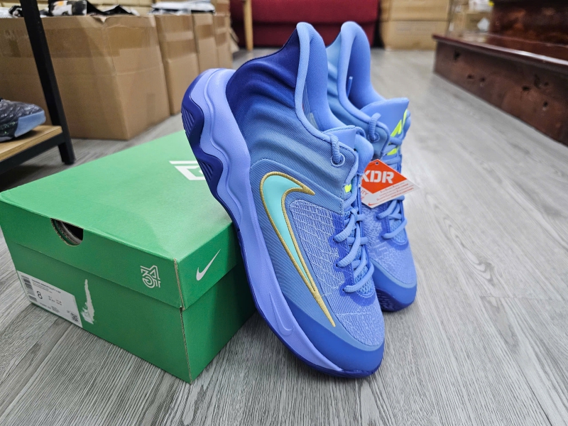 Giay-bong-ro-chinh-hang-Nike-Giannis-Immortality-4-Royal-Pulse-Volt-Hyper-Turquoise-FQ3681-402-Giannis-Antetokounmpo-5.jpg?v=1774267570