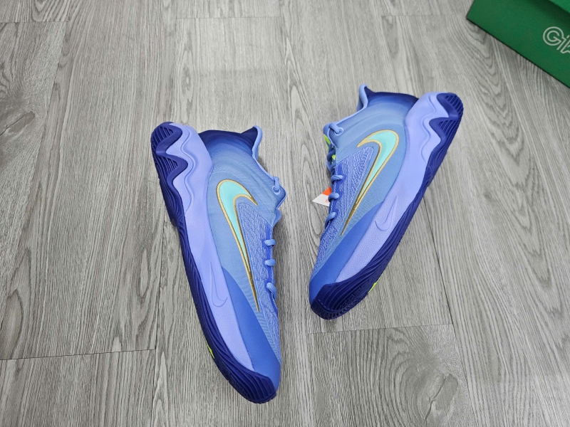 Giay-bong-ro-chinh-hang-Nike-Giannis-Immortality-4-Royal-Pulse-Volt-Hyper-Turquoise-FQ3681-402-Giannis-Antetokounmpo-9.jpg?v=1774267587