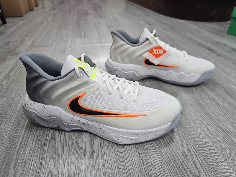 Giay-bong-ro-chinh-hang-Nike-Giannis-Immortality-4-White-Volt-FQ3681-102-Giannis-Antetokounmpo-1.jpg?v=1779803864