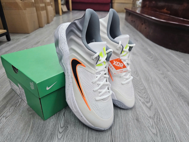 Giay-bong-ro-chinh-hang-Nike-Giannis-Immortality-4-White-Volt-FQ3681-102-Giannis-Antetokounmpo-4.jpg?v=1779803875