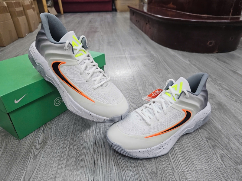 Giay-bong-ro-chinh-hang-Nike-Giannis-Immortality-4-White-Volt-FQ3681-102-Giannis-Antetokounmpo-5.jpg?v=1779803880