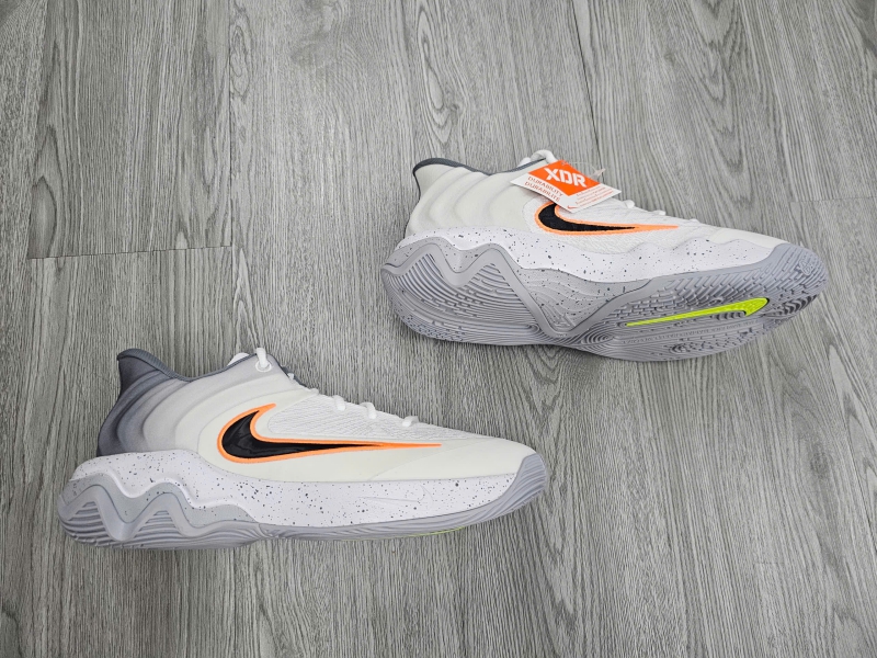 Giay-bong-ro-chinh-hang-Nike-Giannis-Immortality-4-White-Volt-FQ3681-102-Giannis-Antetokounmpo-7.jpg?v=1779803888