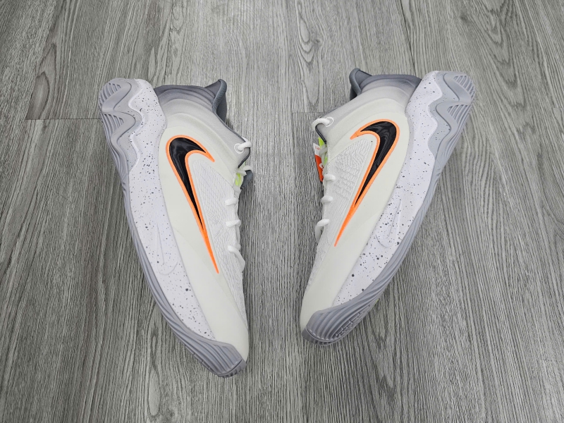 Giay-bong-ro-chinh-hang-Nike-Giannis-Immortality-4-White-Volt-FQ3681-102-Giannis-Antetokounmpo-8.jpg?v=1779803893