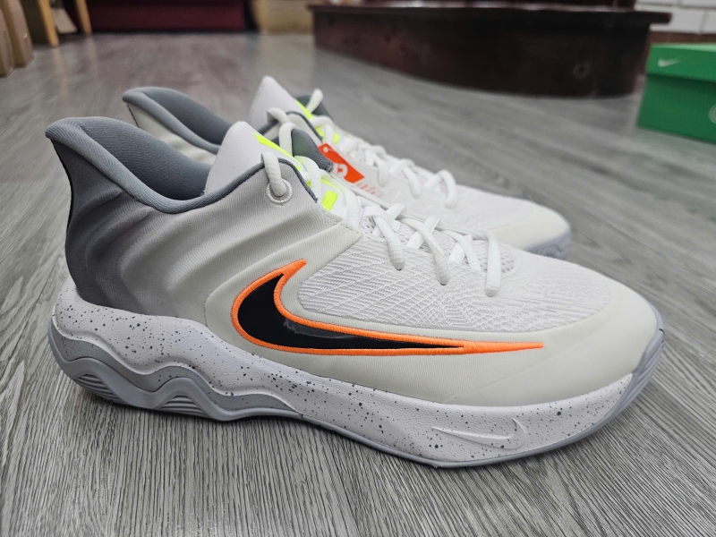Giay-bong-ro-chinh-hang-Nike-Giannis-Immortality-4-White-Volt-FQ3681-102-Giannis-Antetokounmpo.jpg?v=1779803860