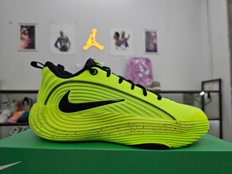 Giay-bong-ro-chinh-hang-Nike-Giannis-Immortality-4-White-Volt-FQ3681-102-Giannis-Antetokounmpo-9.jpg?v=1779803897