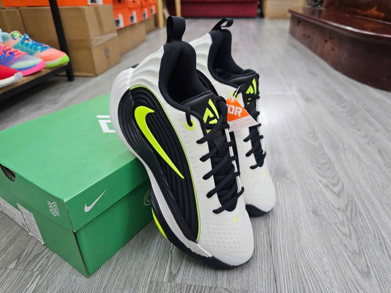 Giay-bong-ro-chinh-hang-Nike-Giannis-Immortality-4-White-Volt-FQ3681-102-Giannis-Antetokounmpo-4.jpg?v=1779803875
