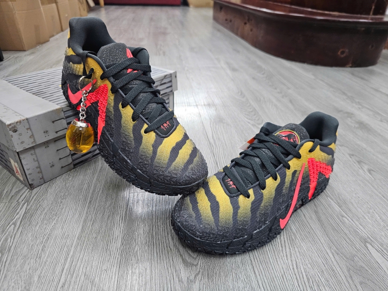 Giay-bong-ro-chinh-hang-Nike-Ja-3-Jurassic-Park-Raptor-Anthracite-IU7239-001-Ja-Morant-6.jpg?v=1778756544