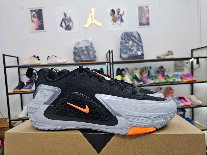 Giay-bong-ro-chinh-hang-Nike-ST-Glow-Black-Wolf-Grey-Total-Orange-II2284-005-10.jpg?v=1773058769