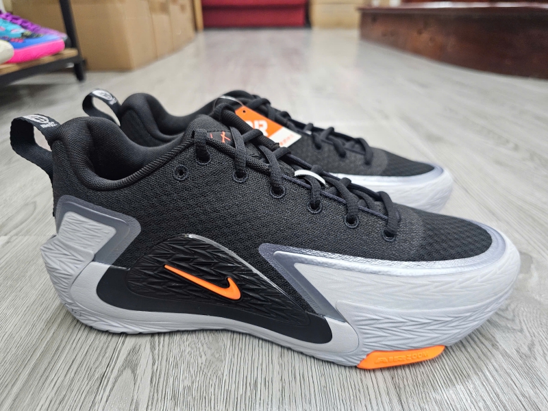 Giay-bong-ro-chinh-hang-Nike-ST-Glow-Black-Wolf-Grey-Total-Orange-II2284-005-11.jpg?v=1773058773