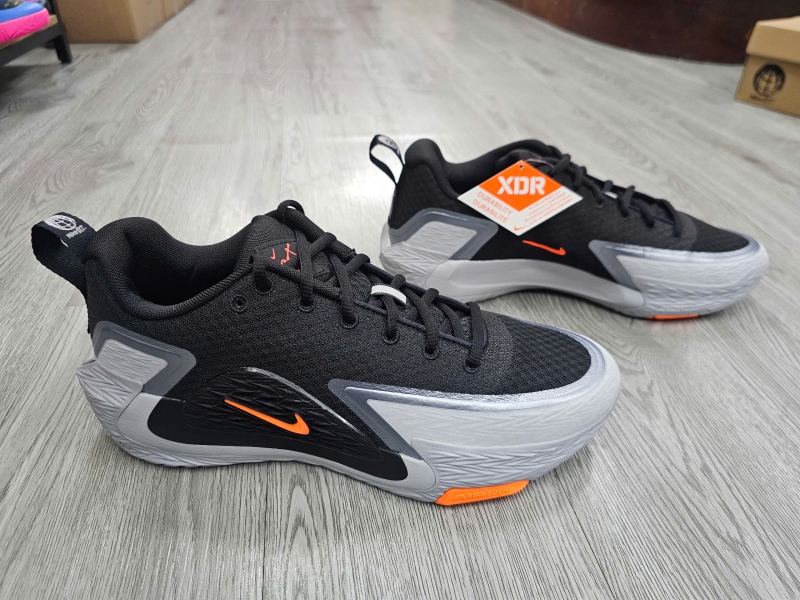 Giay-bong-ro-chinh-hang-Nike-ST-Glow-Black-Wolf-Grey-Total-Orange-II2284-005-2.jpg?v=1773058726
