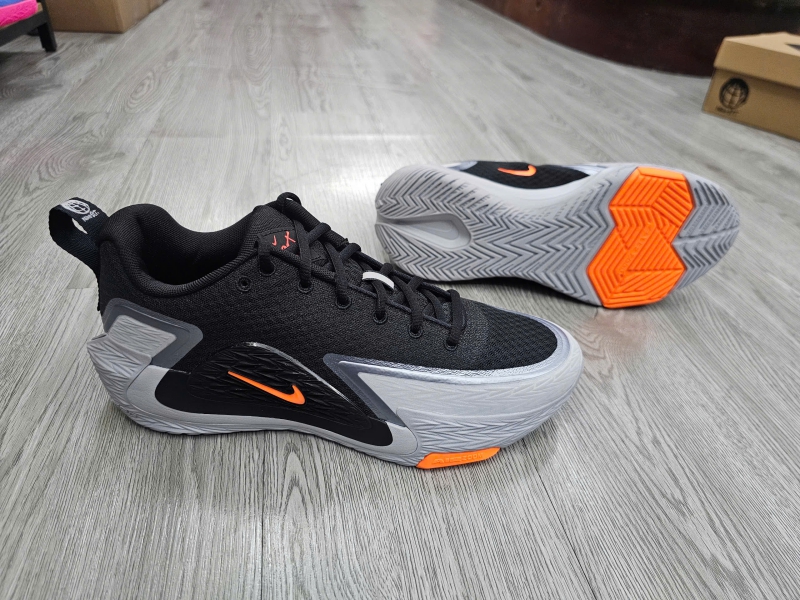 Giay-bong-ro-chinh-hang-Nike-ST-Glow-Black-Wolf-Grey-Total-Orange-II2284-005-3.jpg?v=1773058731