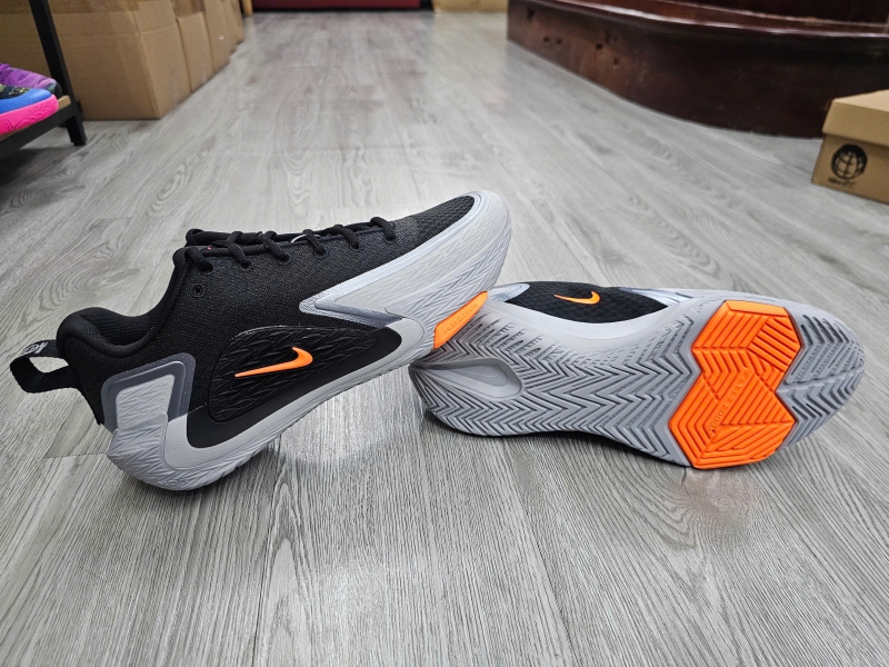 Giay-bong-ro-chinh-hang-Nike-ST-Glow-Black-Wolf-Grey-Total-Orange-II2284-005-4.jpg?v=1773058735
