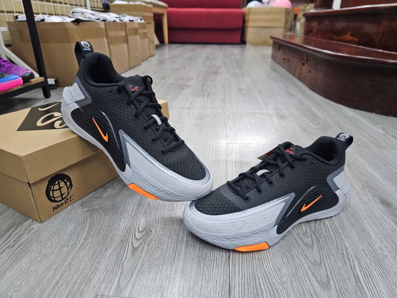 Giay-bong-ro-chinh-hang-Nike-ST-Glow-Black-Wolf-Grey-Total-Orange-II2284-005-6.jpg?v=1773058752