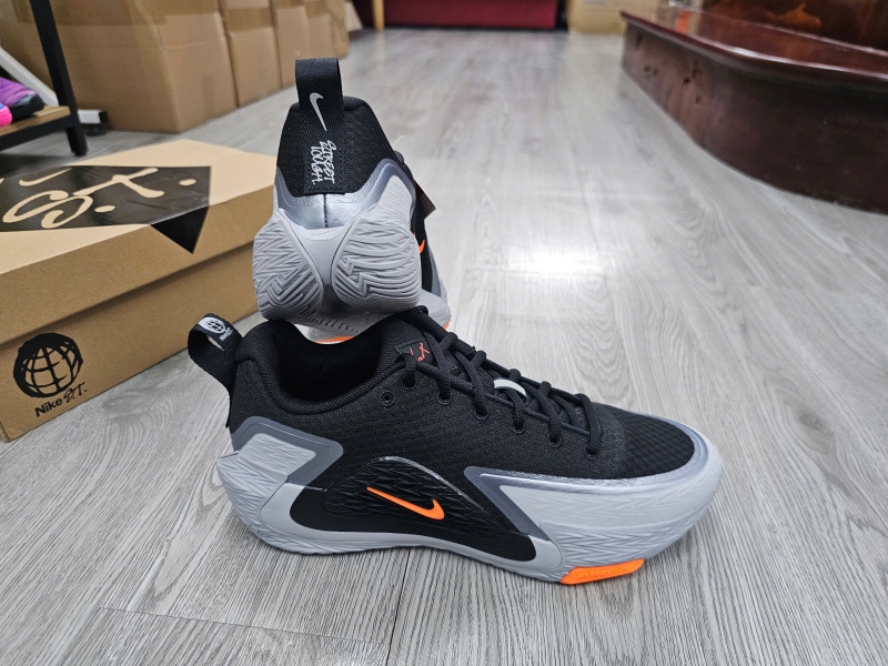 Giay-bong-ro-chinh-hang-Nike-ST-Glow-Black-Wolf-Grey-Total-Orange-II2284-005-7.jpg?v=1773058756