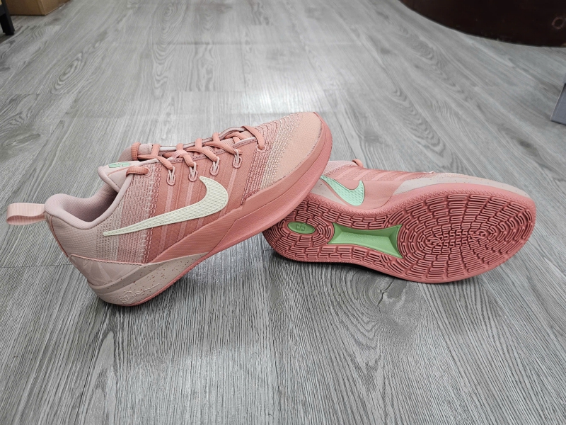 Giay-bong-ro-chinh-hang-Nike-Sabrina-3-Pink-Oxford-GS-IB3088-600-Sabrina-Ionescu-3.jpg?v=1778244788