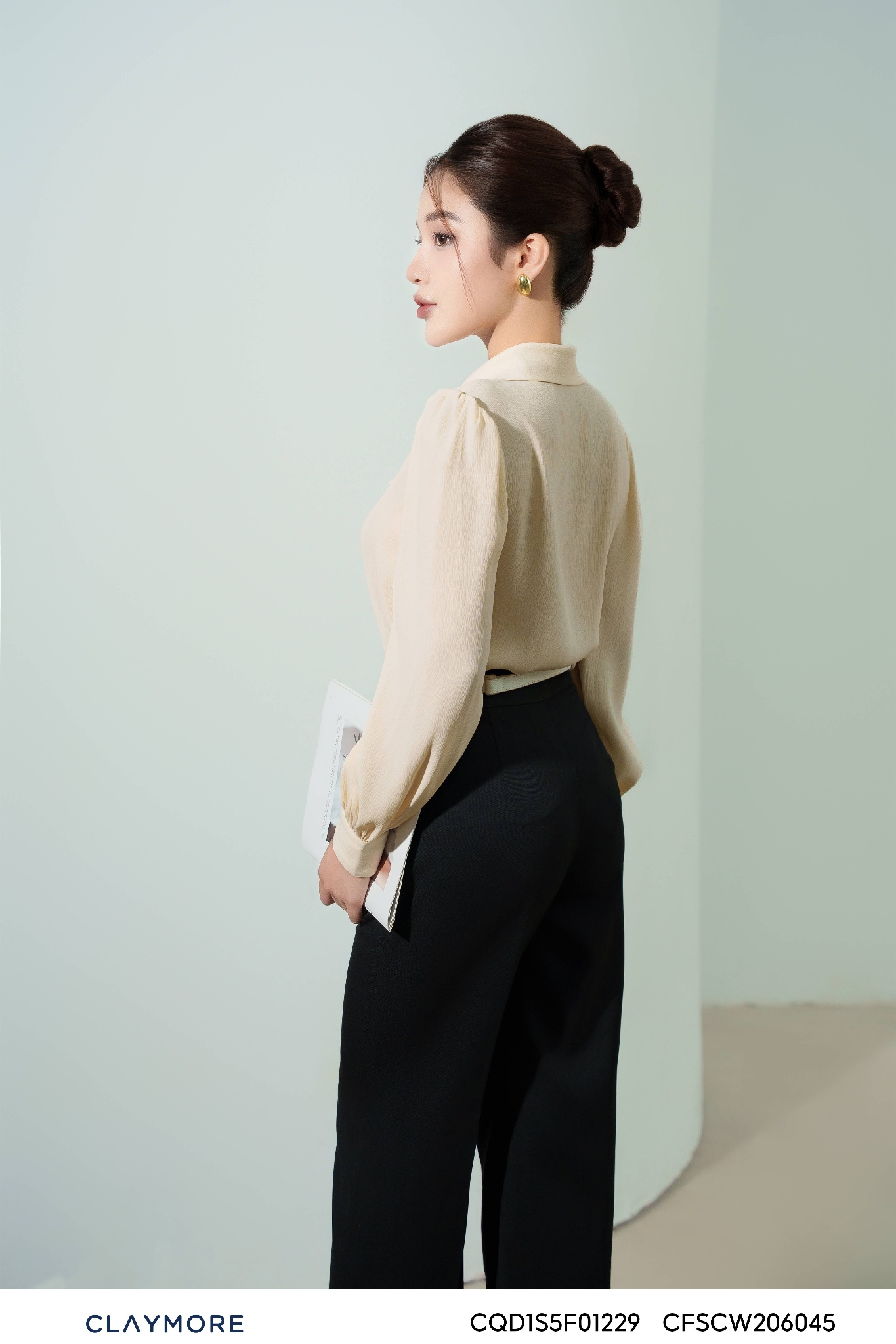 Áo cổ cánh bướm