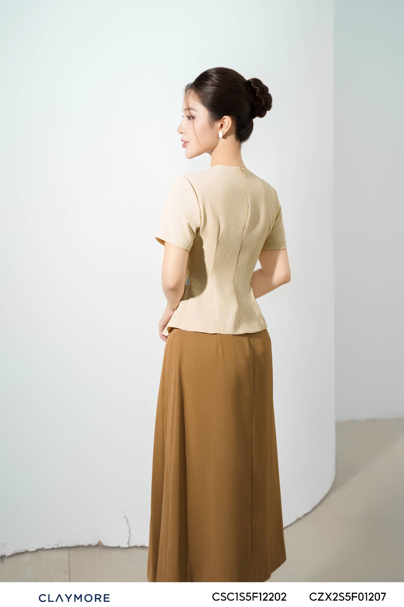 Chân váy xếp ly moi khóa