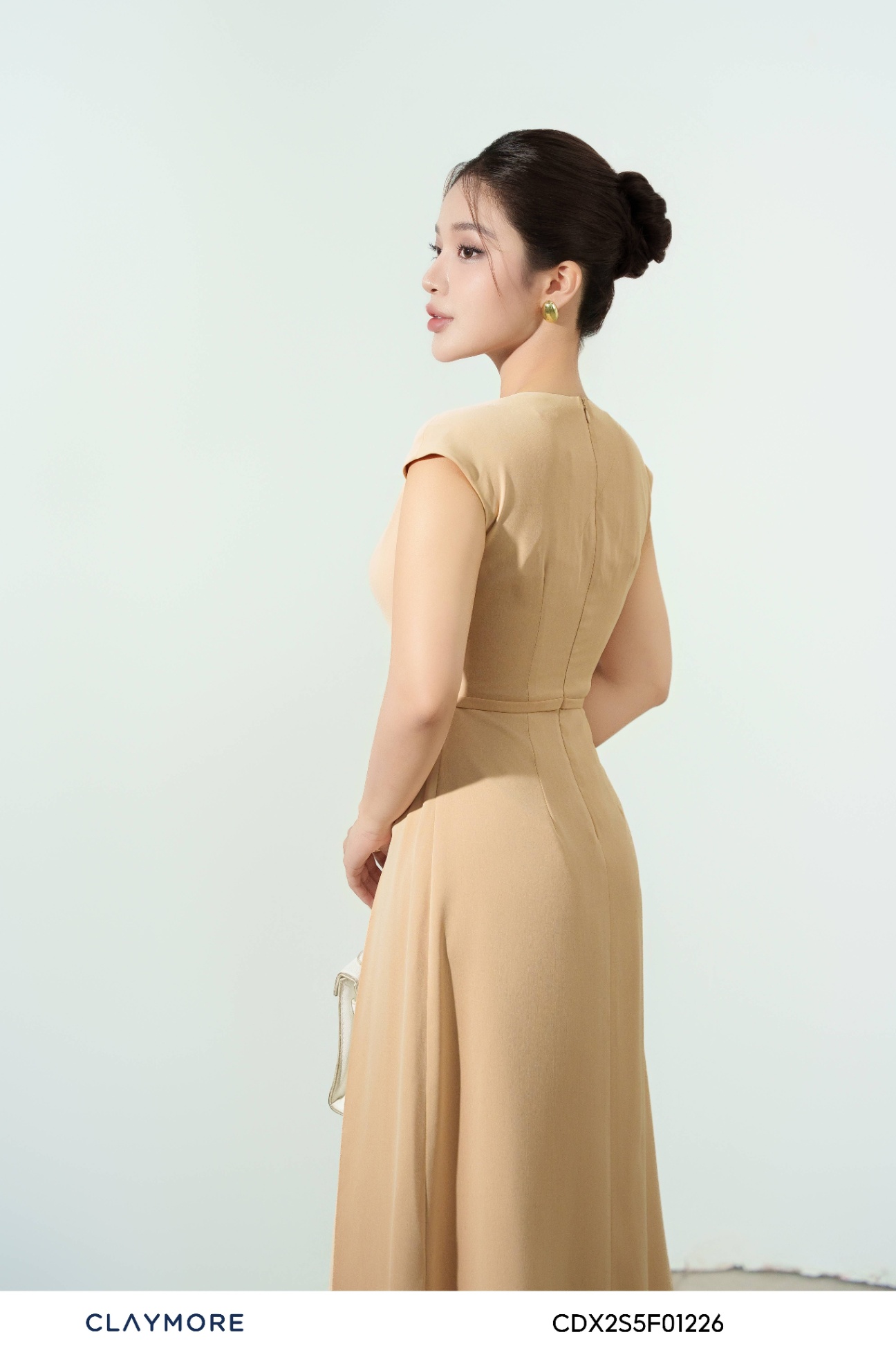 Đầm cổ tròn tay hến