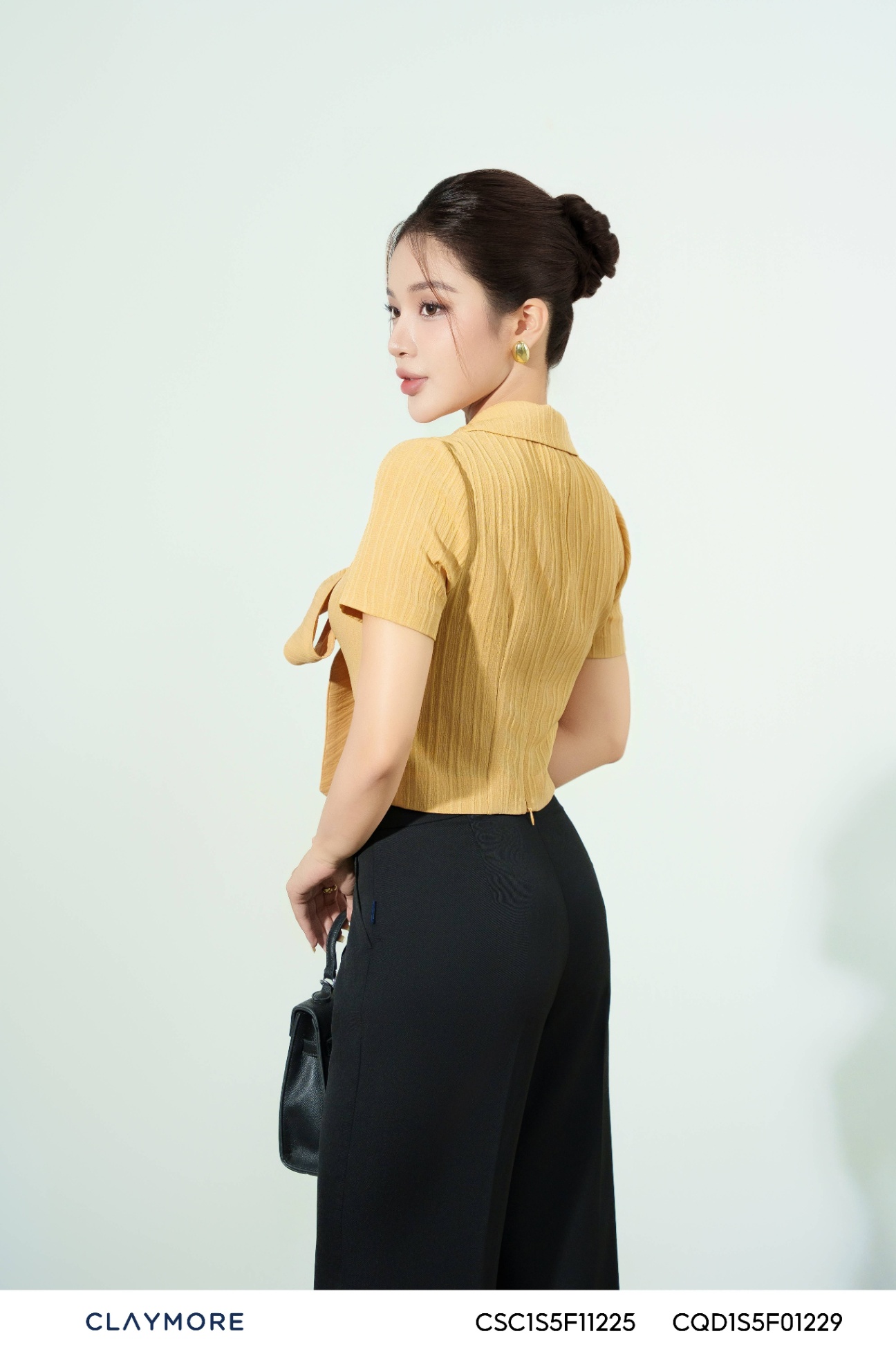 Sơ mi cổ vest